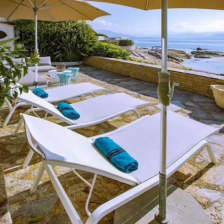 The Ideal Waterfront Vacation In